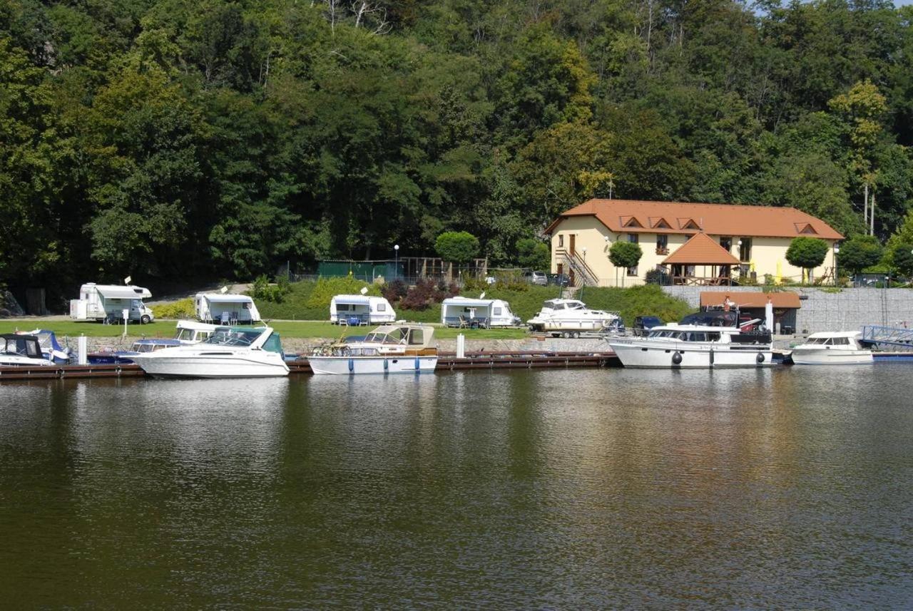 Marina Vltava Hotel Nelahozeves Ngoại thất bức ảnh