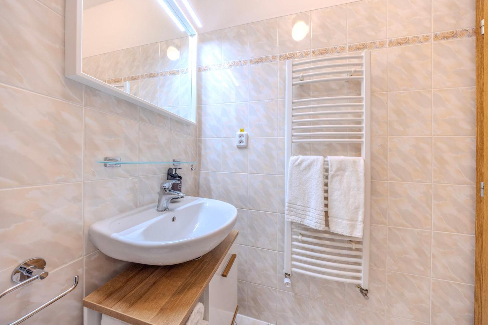 Marina Vltava Hotel Nelahozeves Ngoại thất bức ảnh