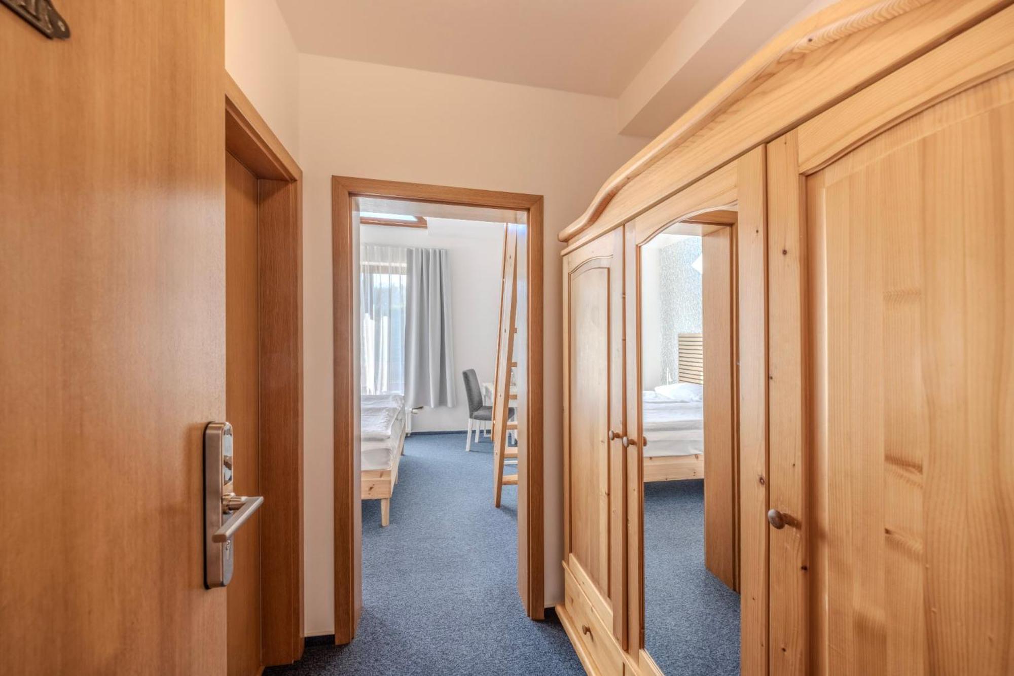 Marina Vltava Hotel Nelahozeves Ngoại thất bức ảnh
