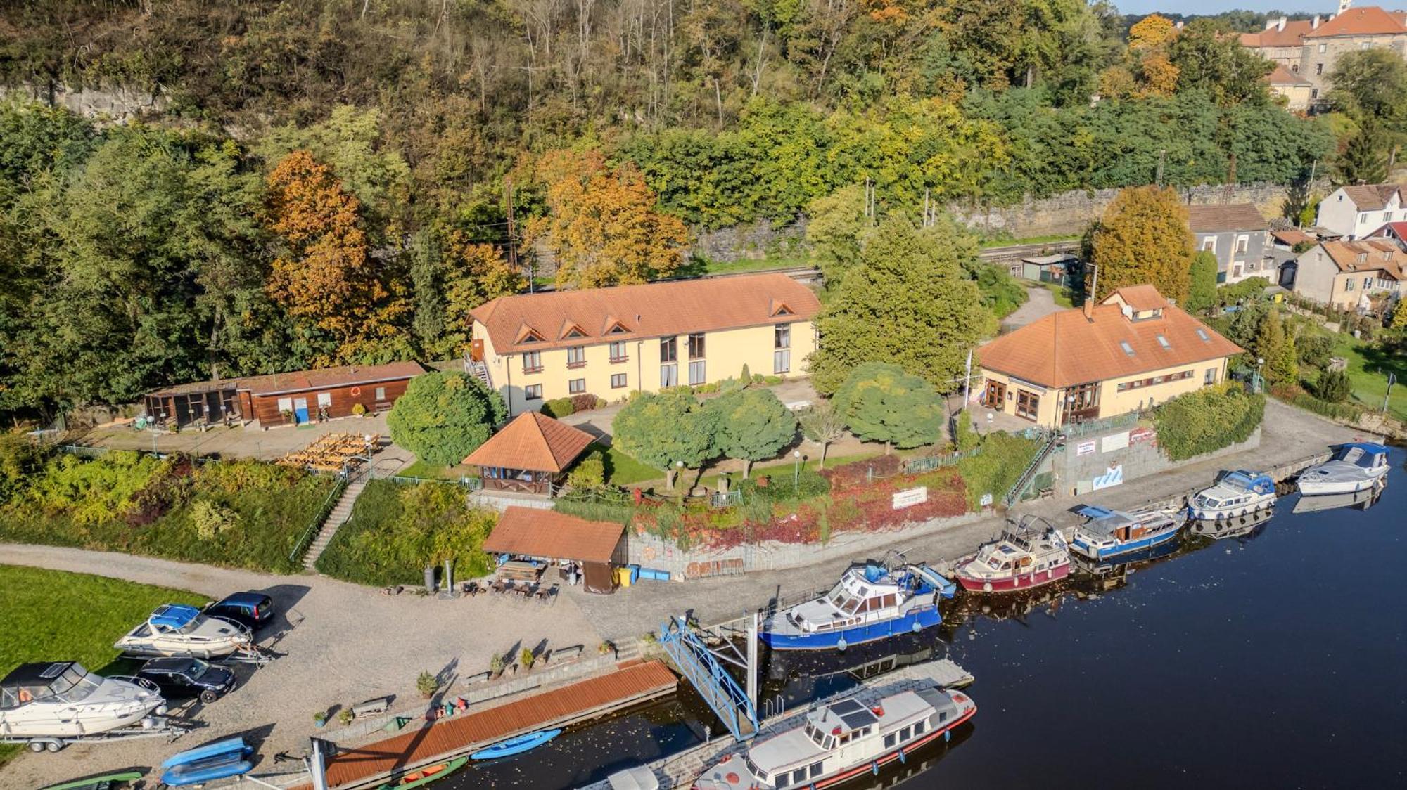 Marina Vltava Hotel Nelahozeves Ngoại thất bức ảnh