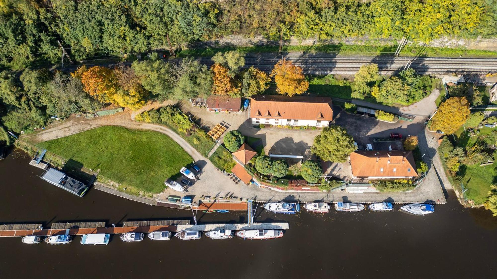 Marina Vltava Hotel Nelahozeves Ngoại thất bức ảnh